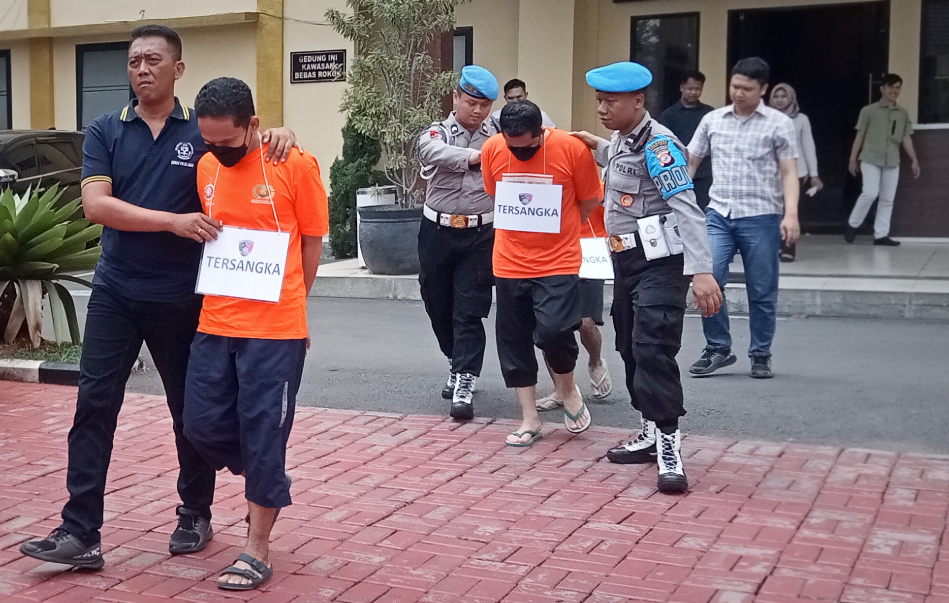 Tak Kuat Tahan Syahwat, Oknum Pimpinan Ponpes di Bogor Tega Cabuli Santriwatinya dengan Cara Ini!