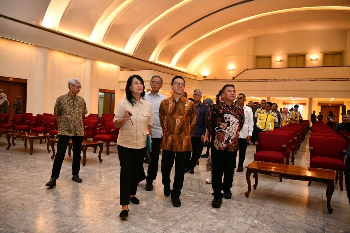 Sekda Jabar Dampingi Menlu Sugiono Tinjau Gedung Merdeka dan Museum KAA