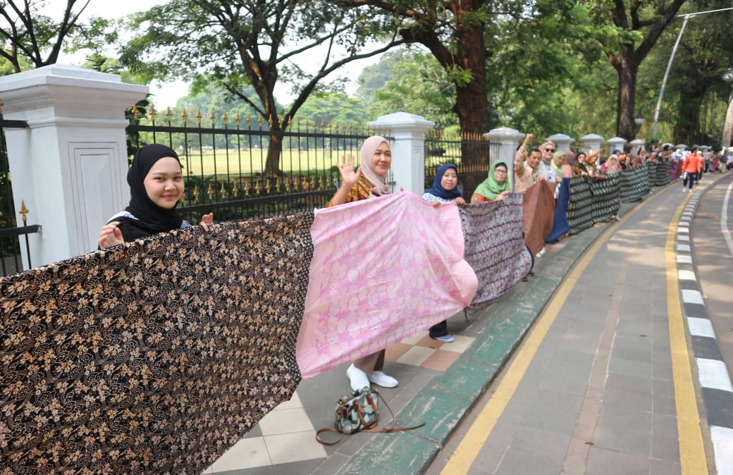 Hari Batik Nasional di Bogor Pecahkan Rekor ORI