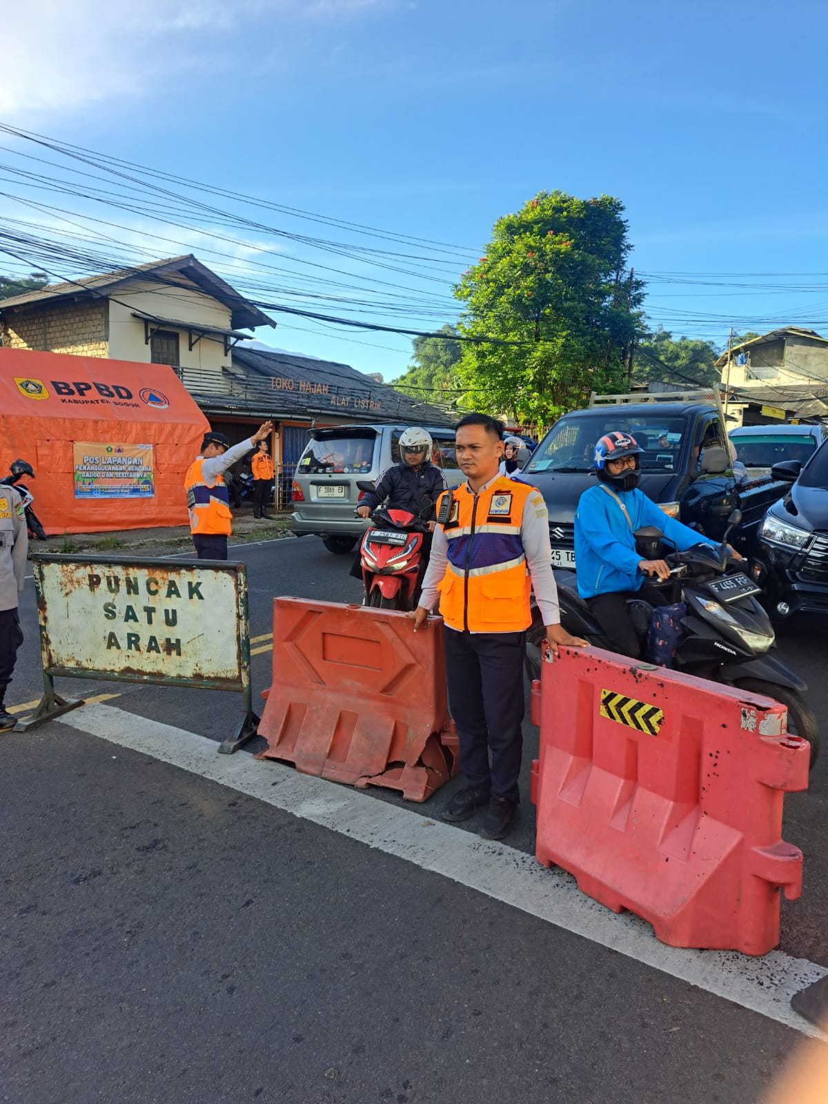 BPTD Kelas I Jawa Barat Intervensi Arus Padat di Simpang Gadog, Lalu Lintas Menuju Puncak Tersendat