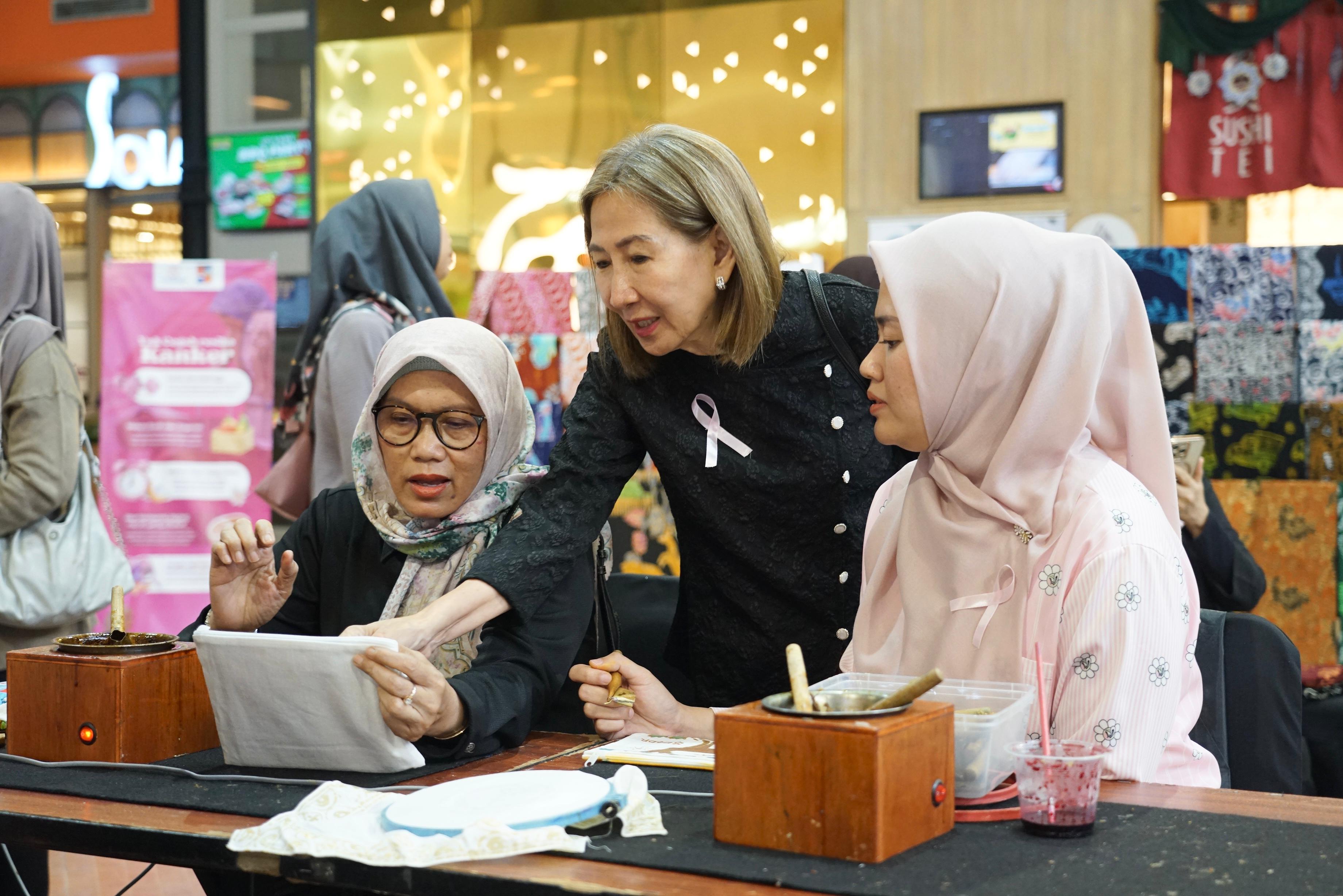 Lewat Batik Membatik Handayani Geulis, YKI Kota Bogor Bangun Solidaritas untuk Penderita Kanker