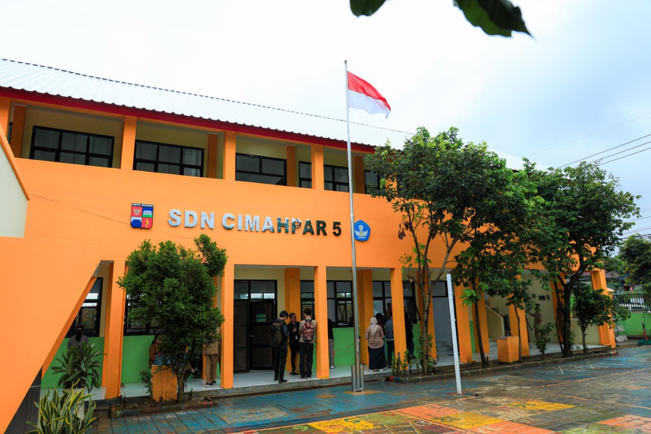 Program Revitalisasi Swakelola, Jenal Mutaqin Resmikan SDN Cimahpar 5 Kota Bogor