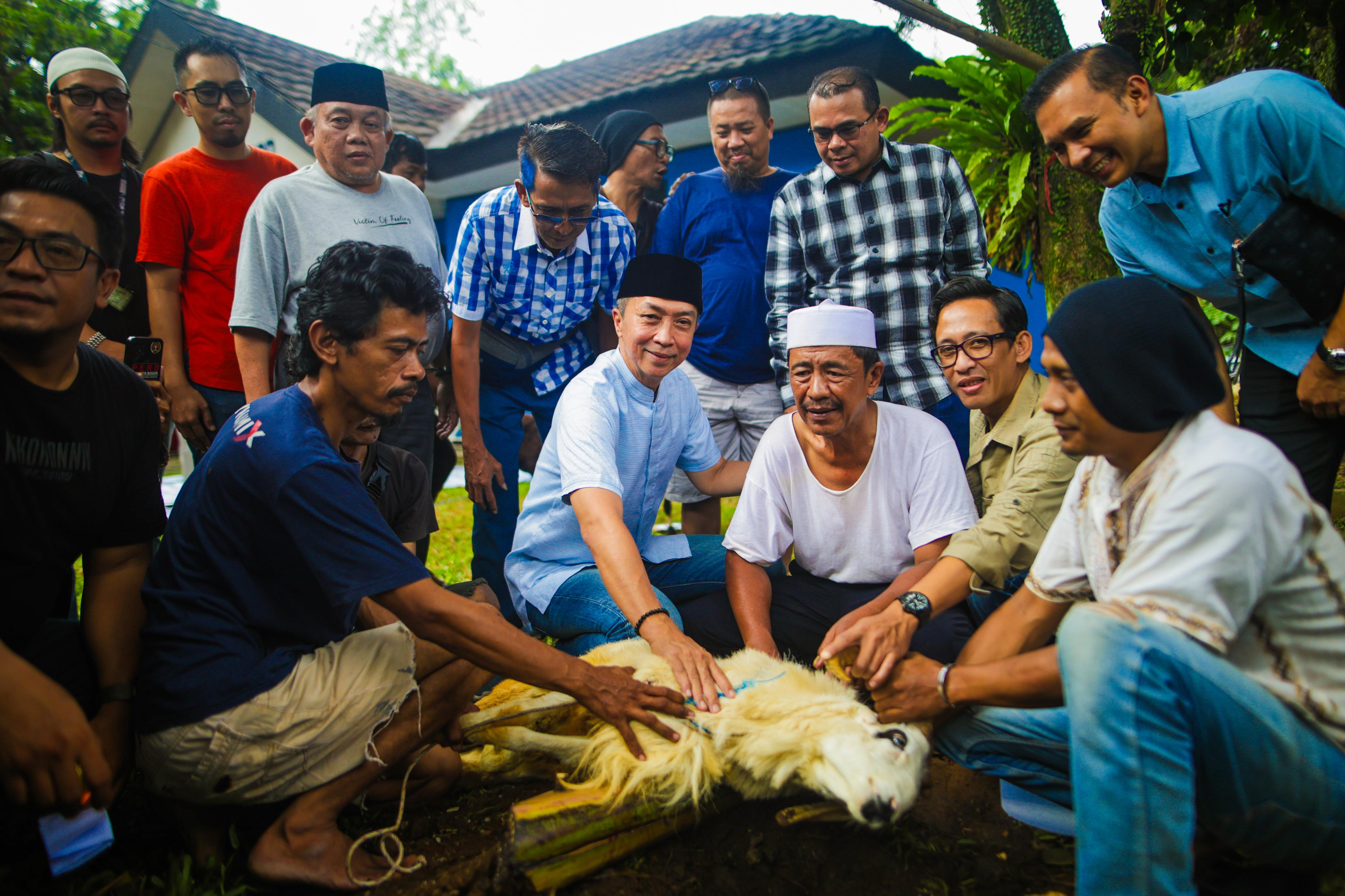Pemkot Bogor dan PWI Salurkan Hewan Kurban Idul Adha Untuk Warga di Beberapa Lokasi 