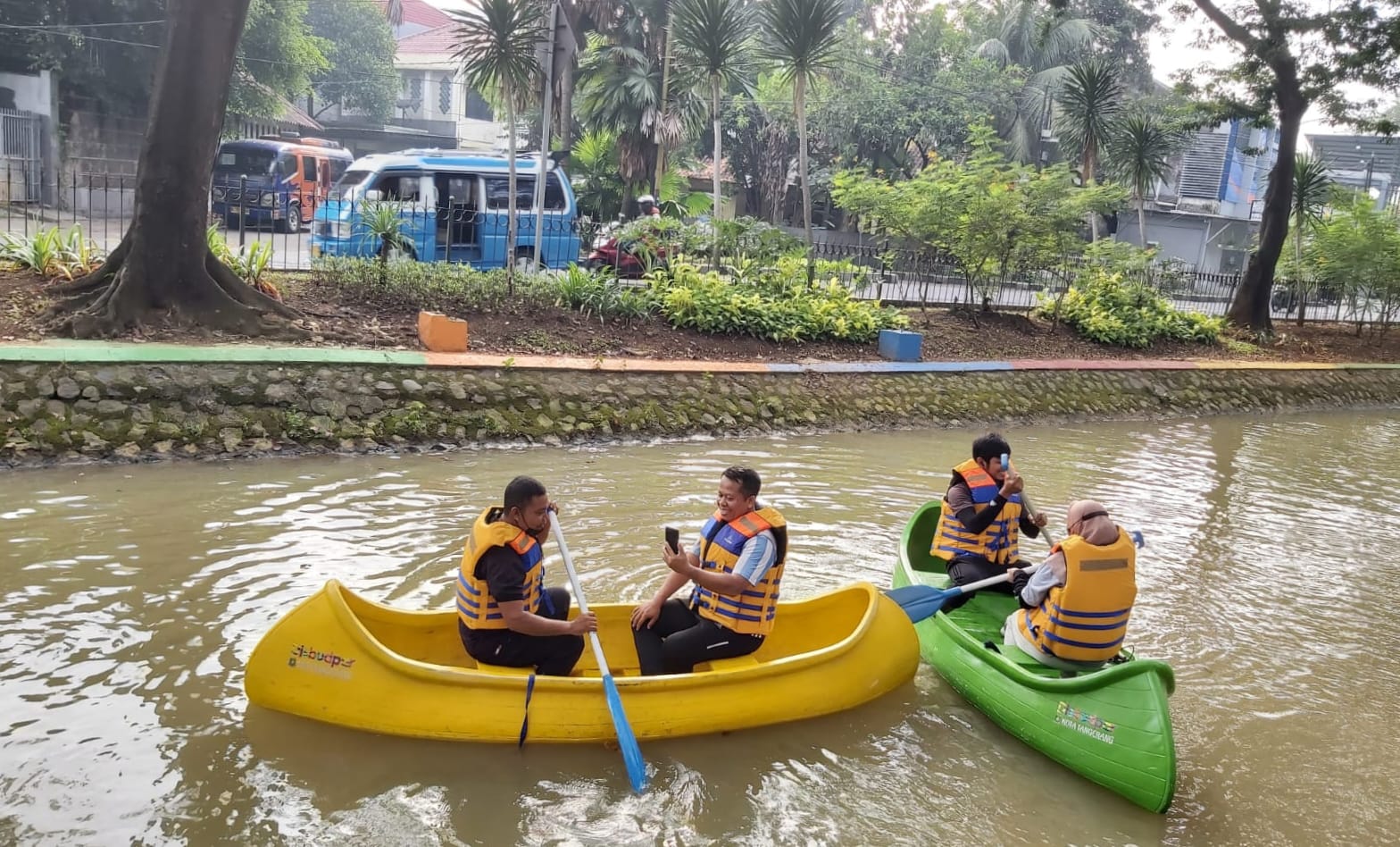 Wisata Perahu Kano Kota Tangerang Diserbu Warga, Ada Dua Pilihan Rute Lho