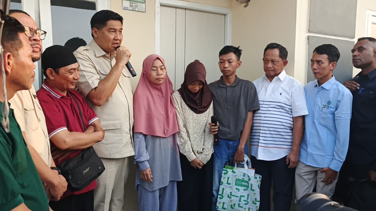 Pemerintah Serahkan Rumah Subsidi untuk Keluarga Ojol Almarhum Affan Kurniawan di Bogor