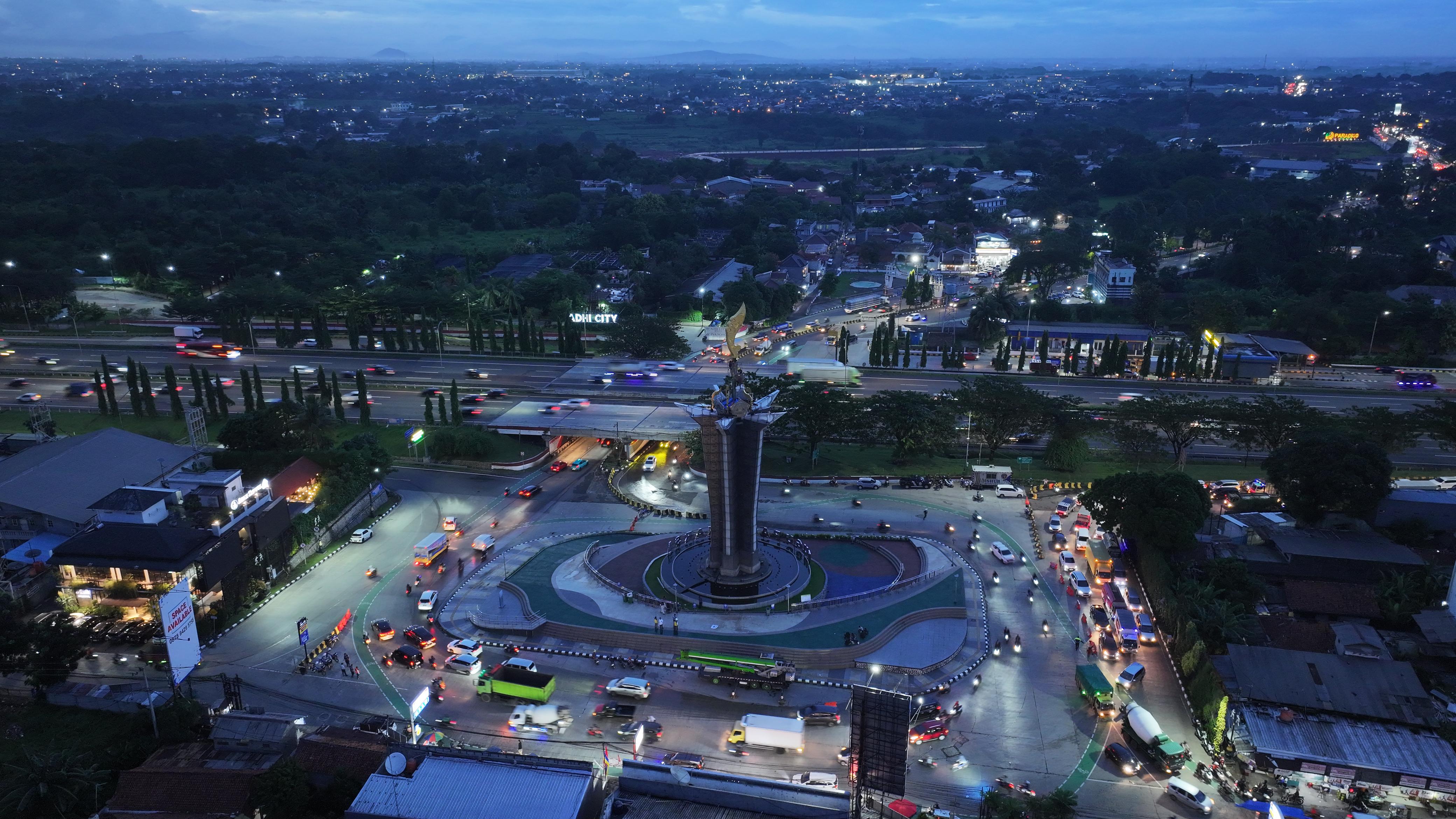 Bupati Bogor Sempurnakan Tugu Pancakarsa dengan Ornamen Kujang Raksasa Setinggi 14 Meter 
