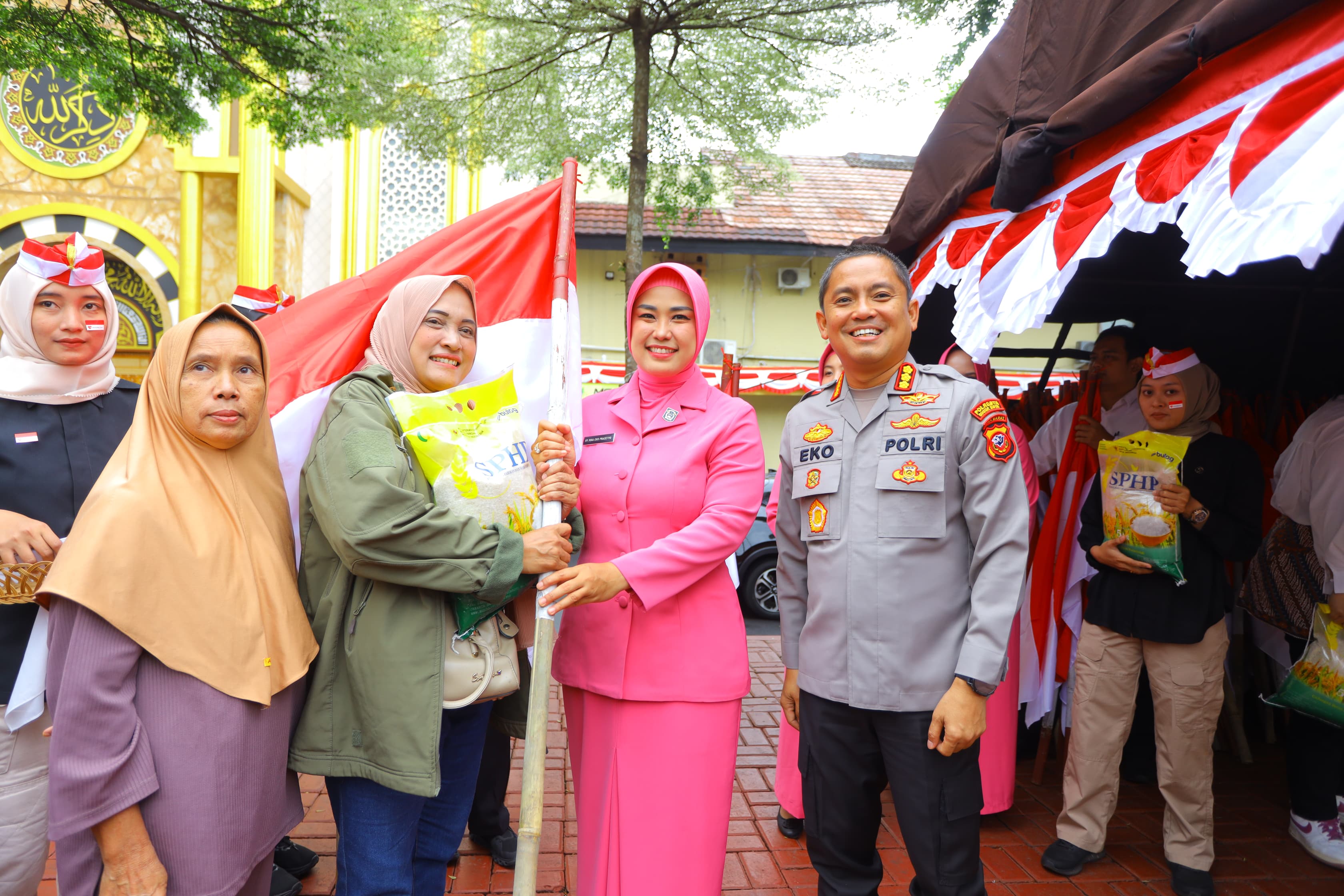 Polresta Bogor Kota Gelar Gerakan Pangan Murah, Salurkan 3 Ton Beras untuk Warga
