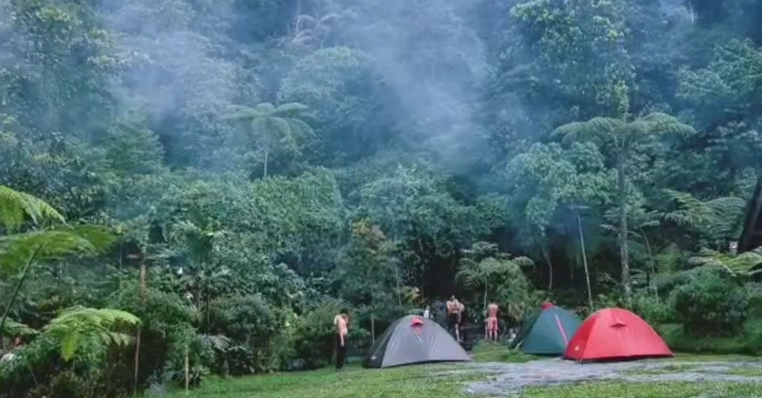 Rekomendasi 5 Tempat Kemping di Gunung Salak. Udaranya Dijamin Sejuk