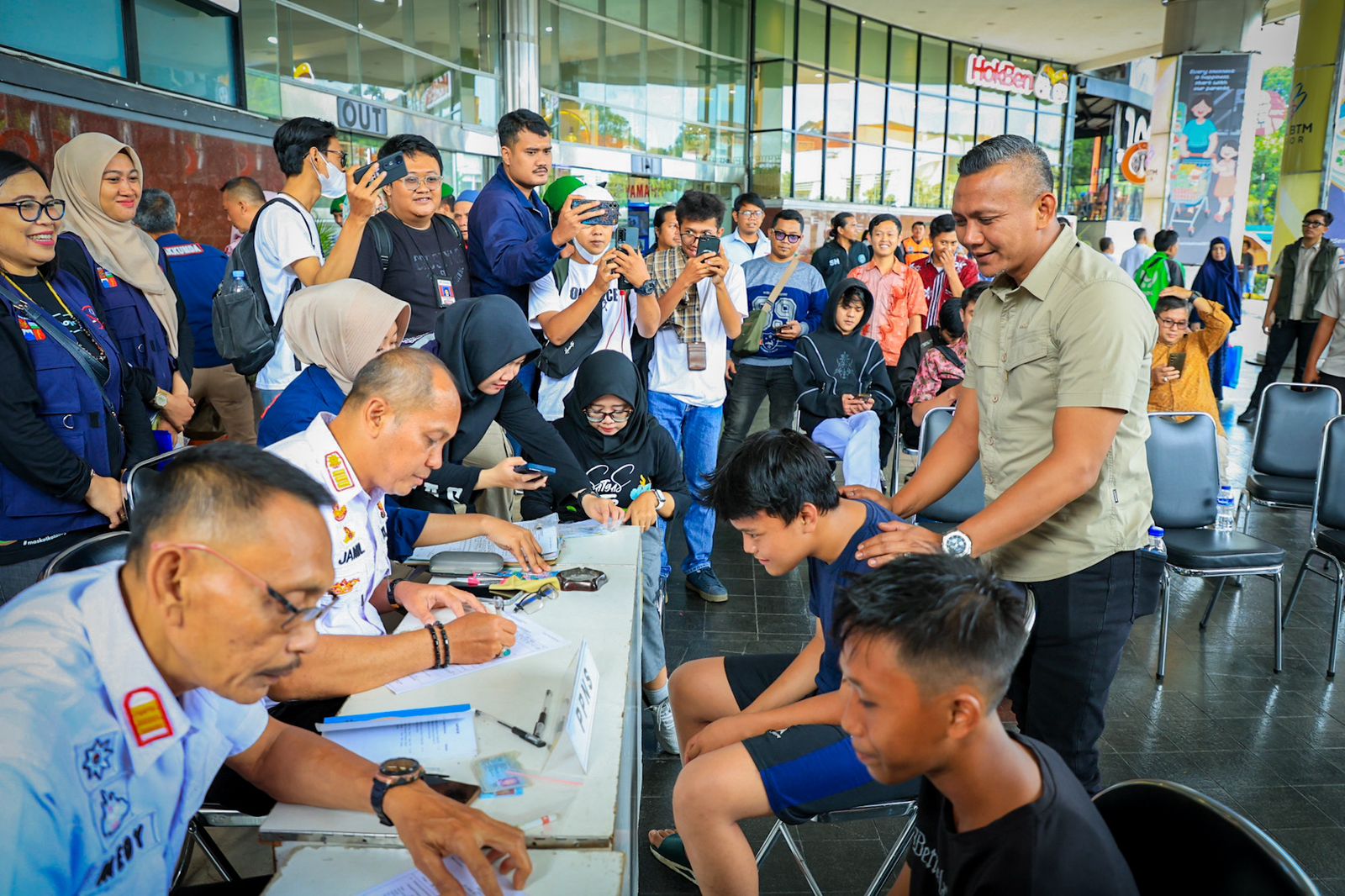 Beri Efek Jera, Jenal Mutaqin Tegakkan Perda KTR di Mal Kota Bogor