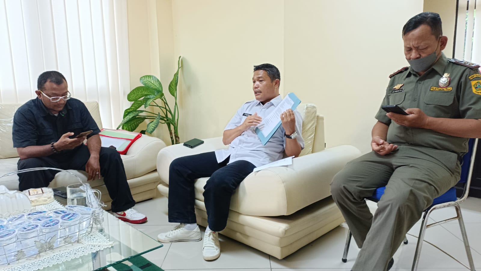 Camat Tamansari Tegaskan Netral, Sampaikan Aspirasi Warga Sukaluyu ke Pihak Perusahaan