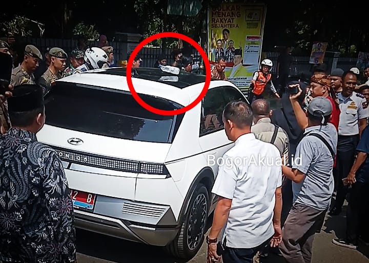 Peresmian Museum Pajajaran Ricuh, Mobil Dinas Bima Arya Dihadang Budayawan hingga Dilempari Botol Plastik