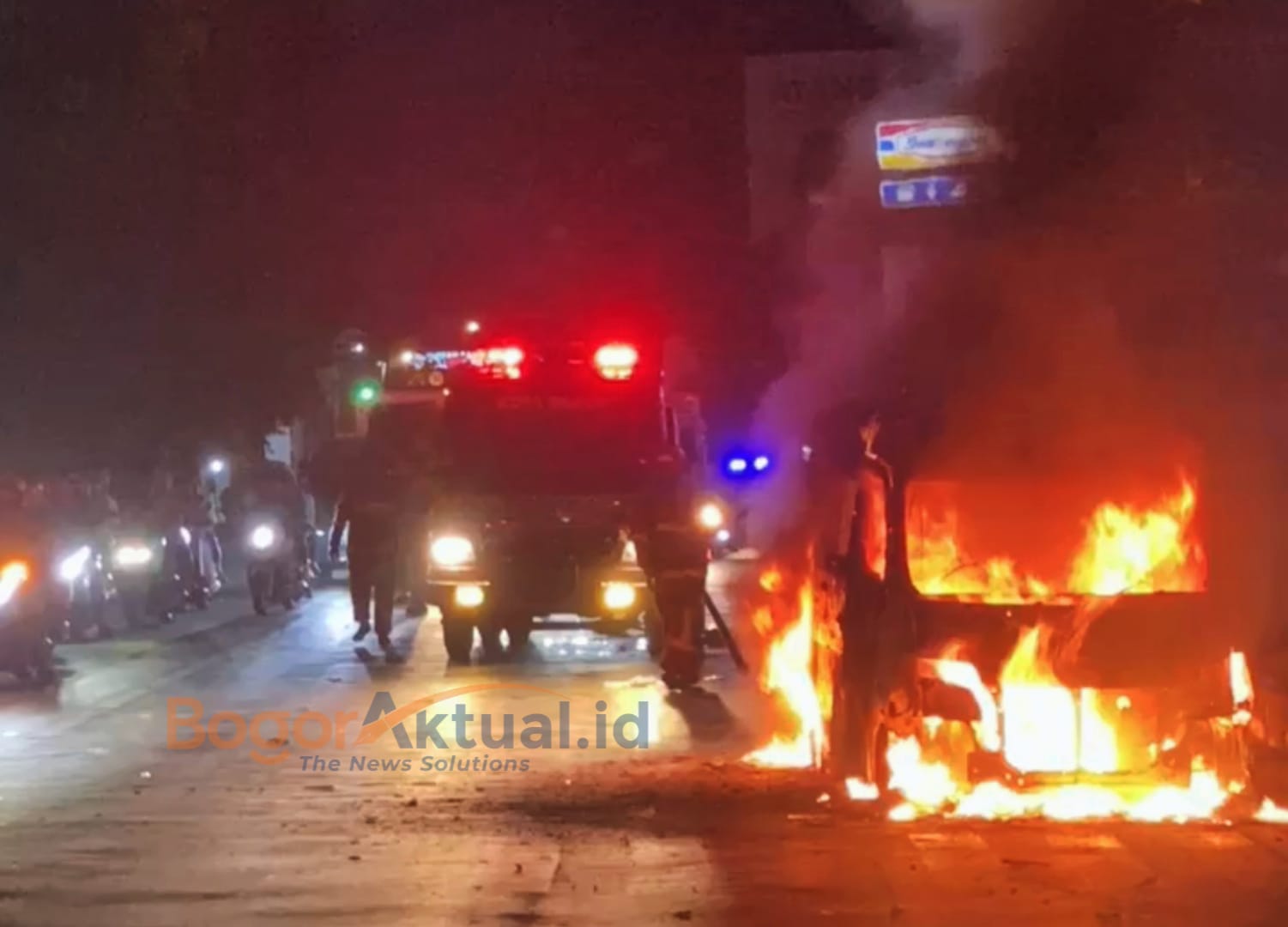 Sopir Lengah, Kobaran Api Lahap Satu Angkot 