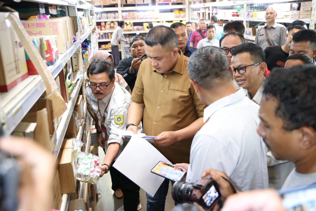 Pastikan Halal Edaran Produk dan Tidak Mengandung Produk Babi, Bupati Bogor Sidak Dua Supermarket Besar 