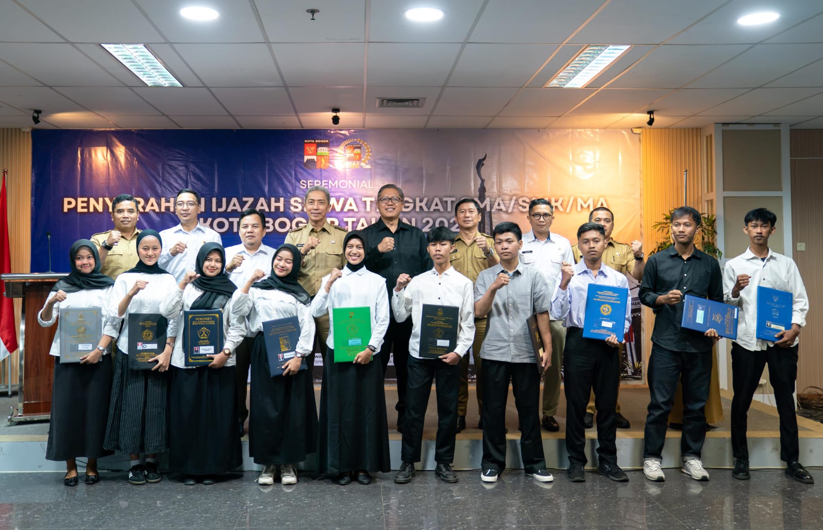 Tebus Ijazah, DPRD dan Pemkot Bogor Bantu Ratusan Siswa