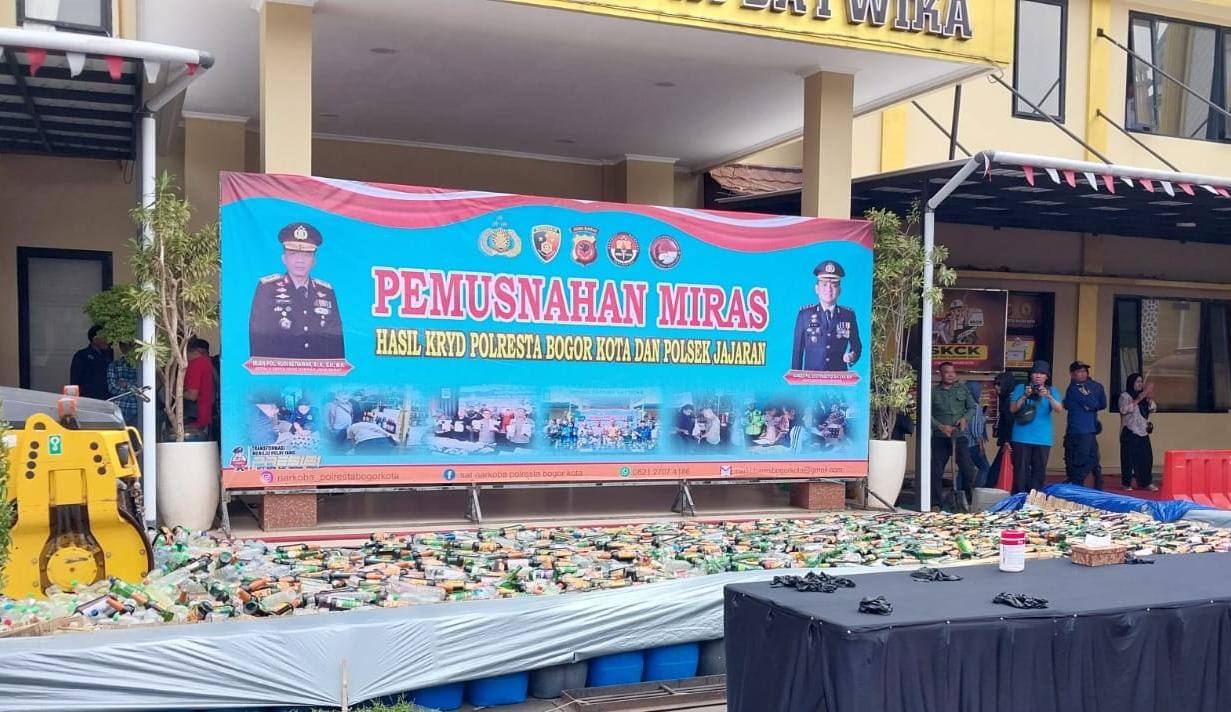 Polresta Bogor Kota Musnahkan Miras Sitaan Berbagai Merek Ilegal di Periode 2025