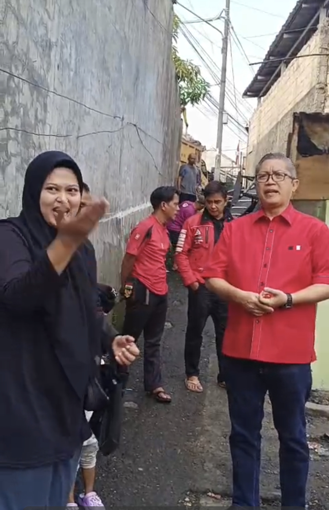 Ketua DPC PDI Perjuangan Kota Bogor Tinjau Lokasi Kebakaran di Rangga Mekar, Salurkan Bantuan untuk Korban