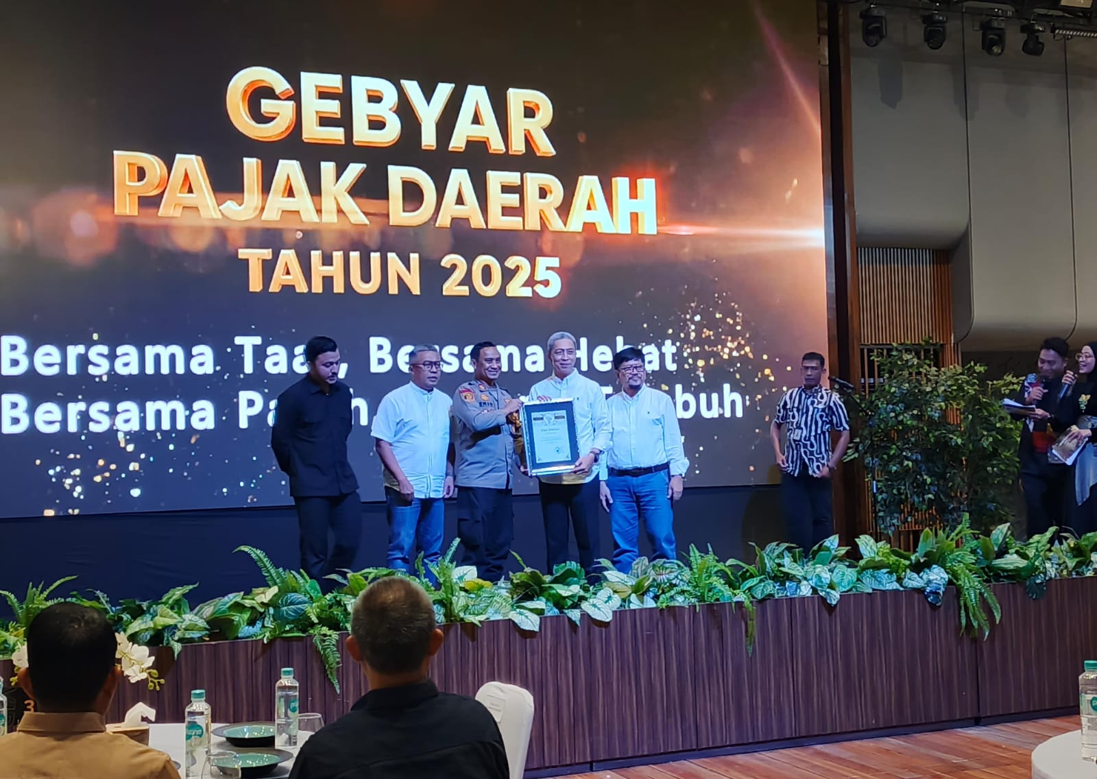 PAD Kota Bogor Tembus 81,9 Persen, Pelaku Usaha Taat Pajak Terima Penghargaan