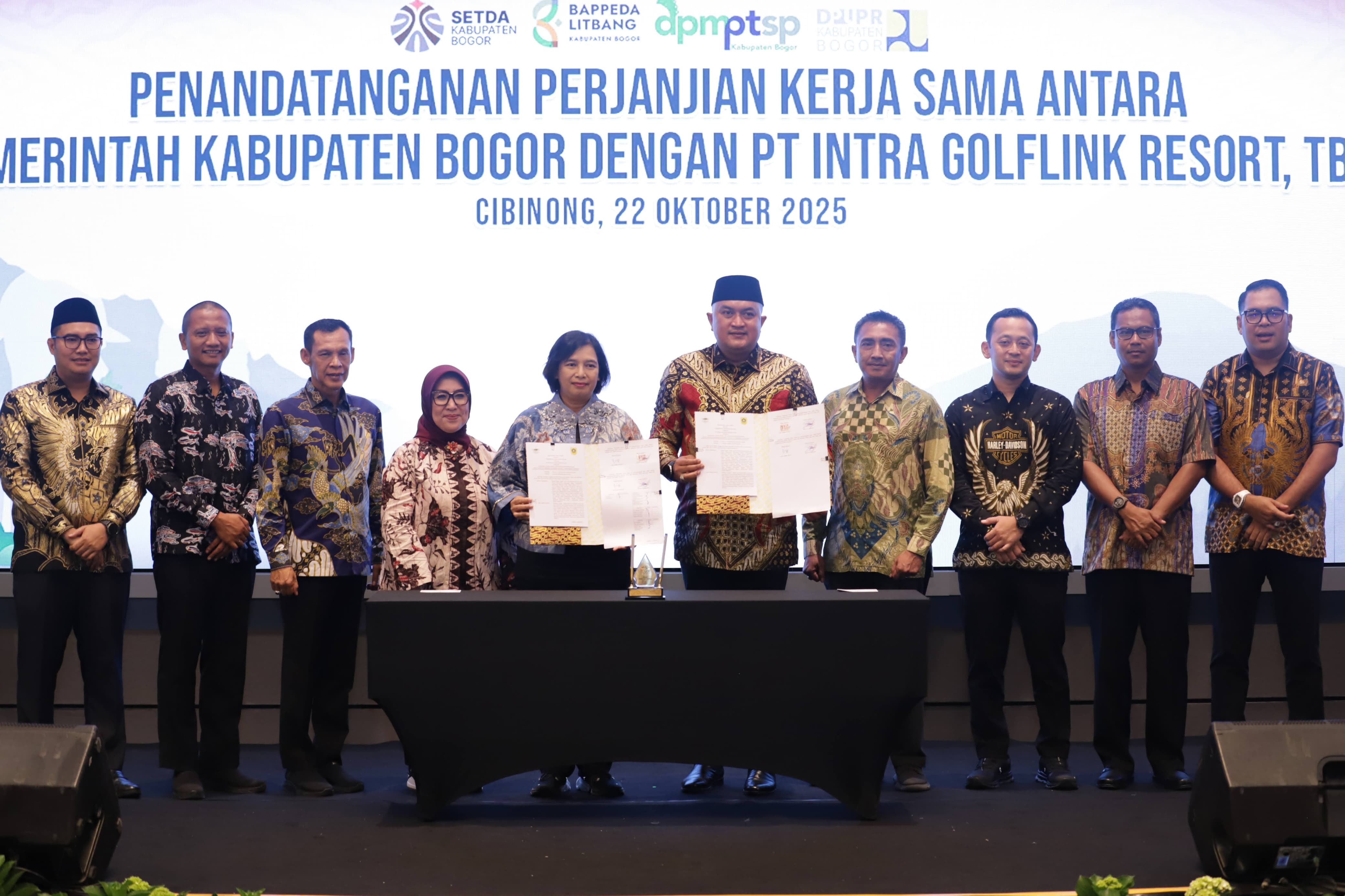 Rudy Susmanto Berikan Penghargaan Investor Kontribusi Terbaik Pembangunan di Kabupaten Bogor