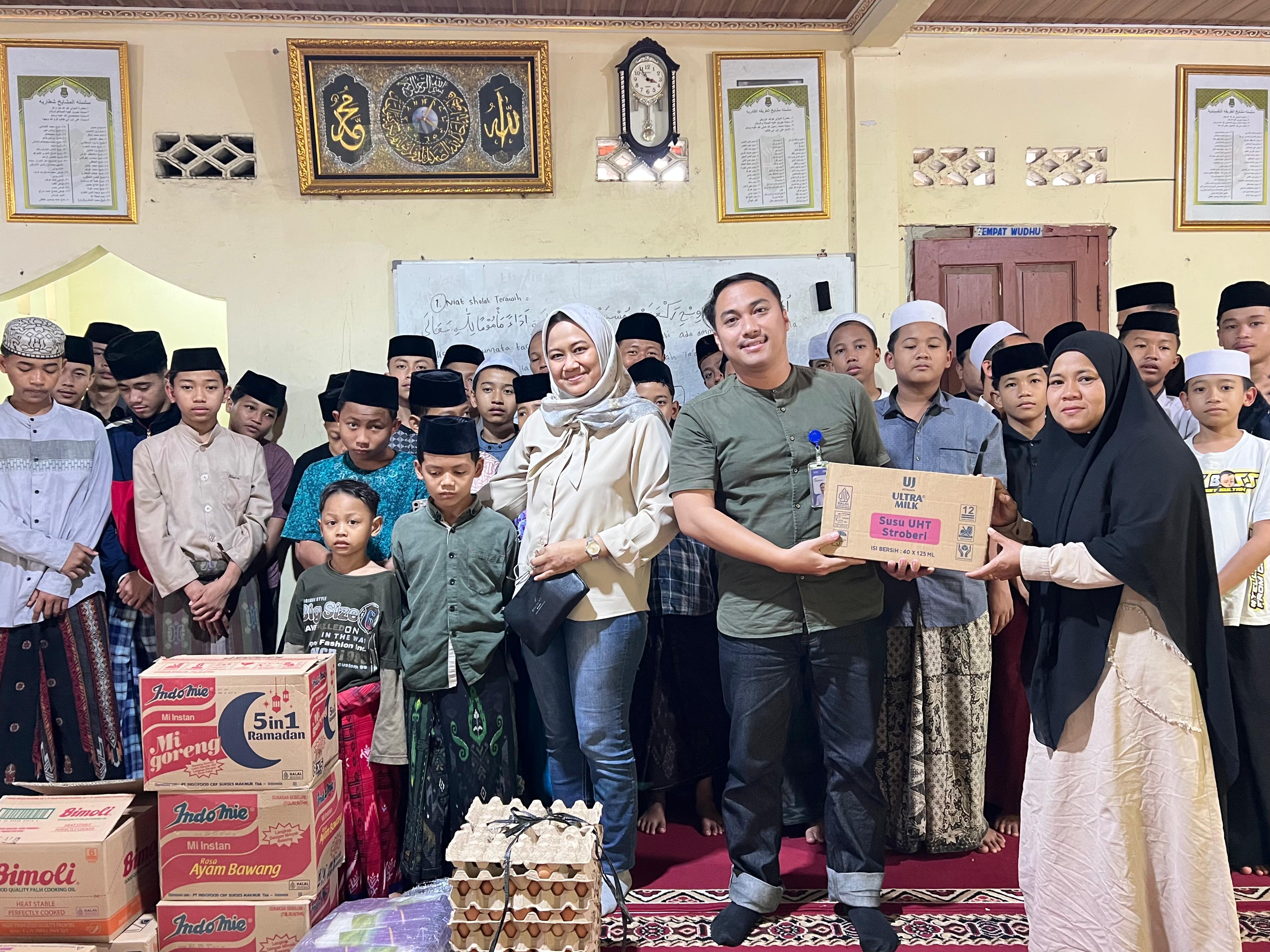 YBM BRI Bogor Pajajaran Salurkan Bantuan Kebutuhan Pokok untuk Santri Ponpes Manbaul Hisan