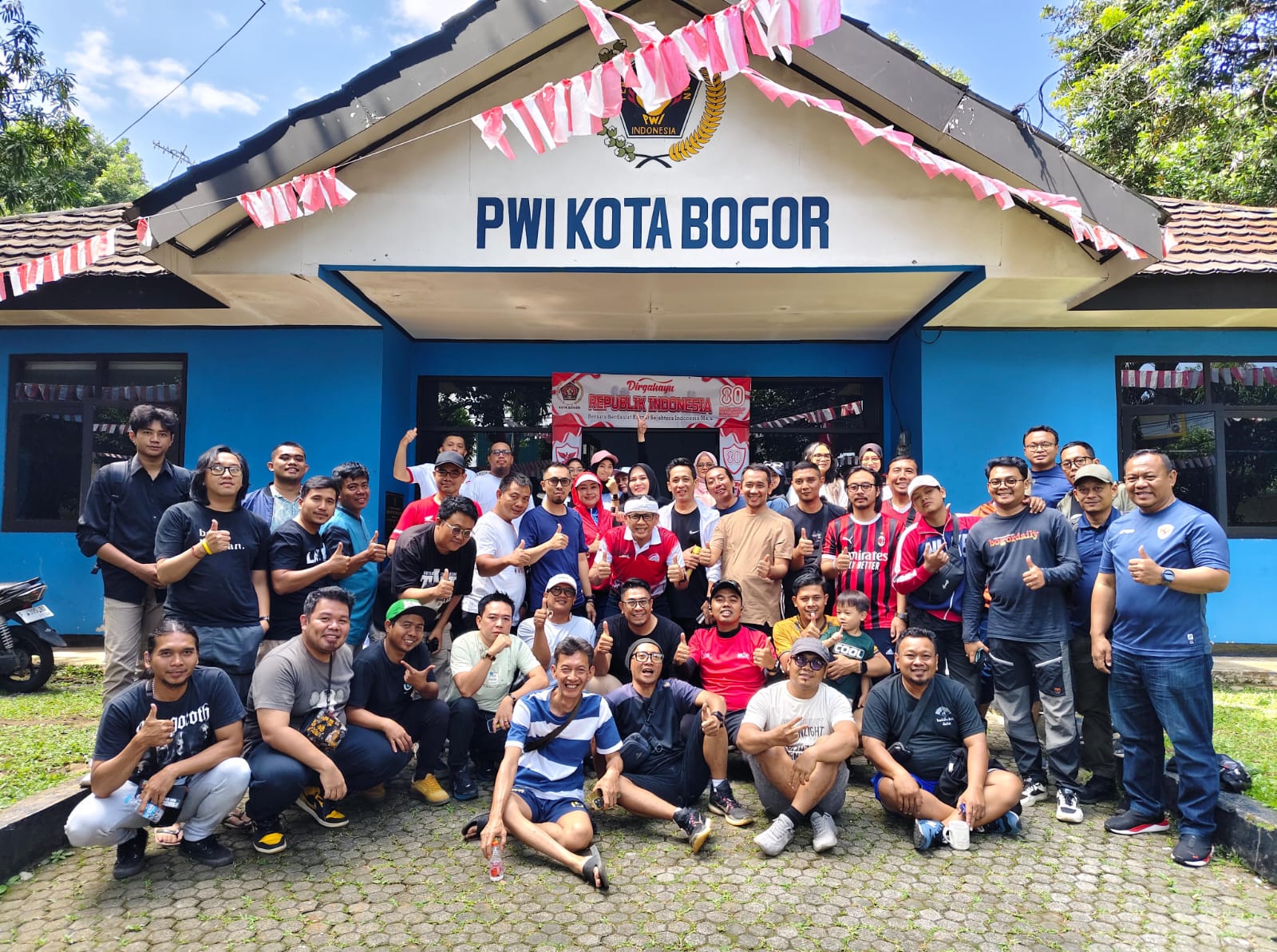 Kadispora Jabar Ikuti Jumat Sehat Program Olahraga Konsistensi Jurnalis PWI Kota Bogor 