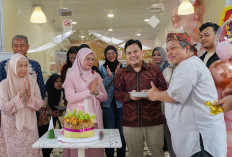 Perkuat Ekonomi Lokal, Adityawarman Adil Hadiri Grand Opening Rafita Cake Pasirmulya