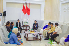 Dedie Rachim Serahkan Akta Badan Hukum ke Empat Koperasi Kota Bogor